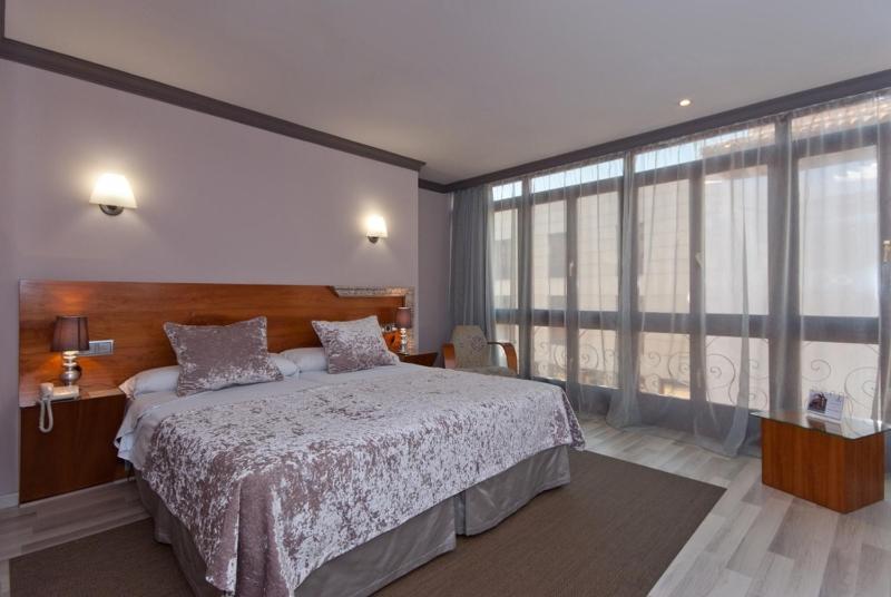 Hotel Vetusta - image 1