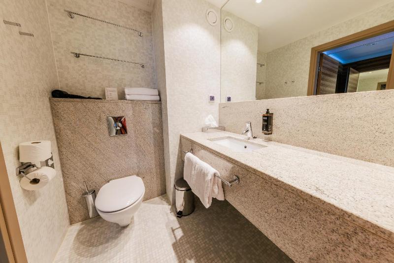 Classic Double Room image 4