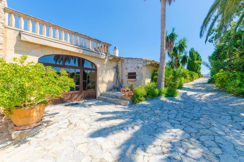 Five-Bedroom Villa image 3