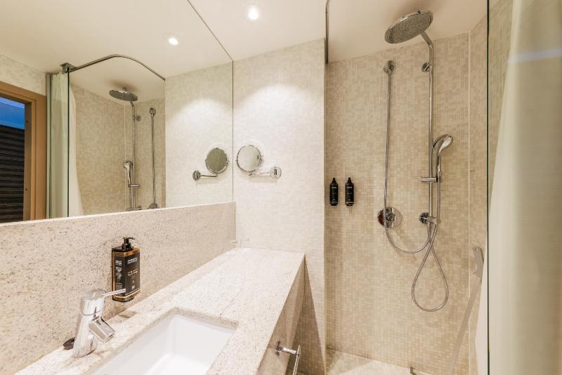 Classic Double Room image 2