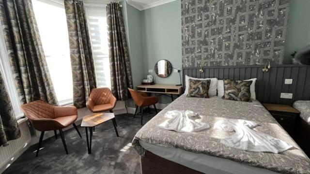 Triple Room image 2