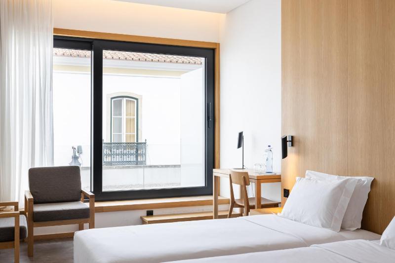 Standard Double or Twin Room image 3