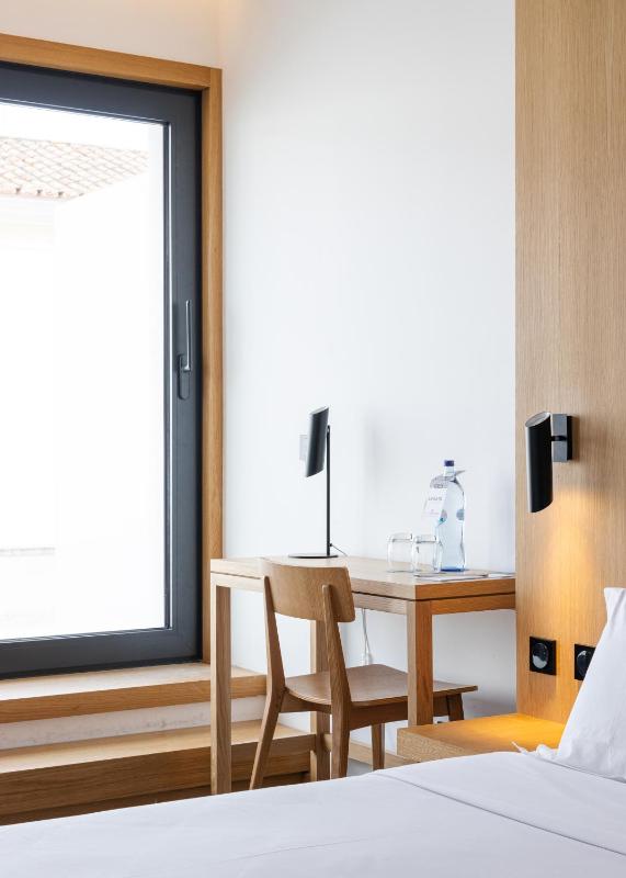 Standard Double or Twin Room image 4