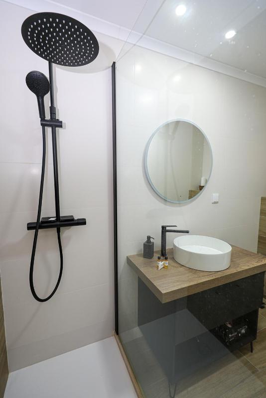 B11 - Beach Way Apartment - image 40