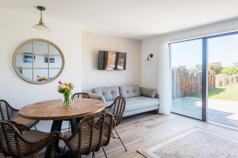 Apartment 6 Castle Cove - image 30