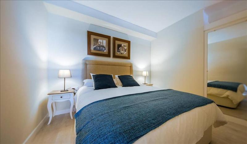 Deluxe Apartment image 1