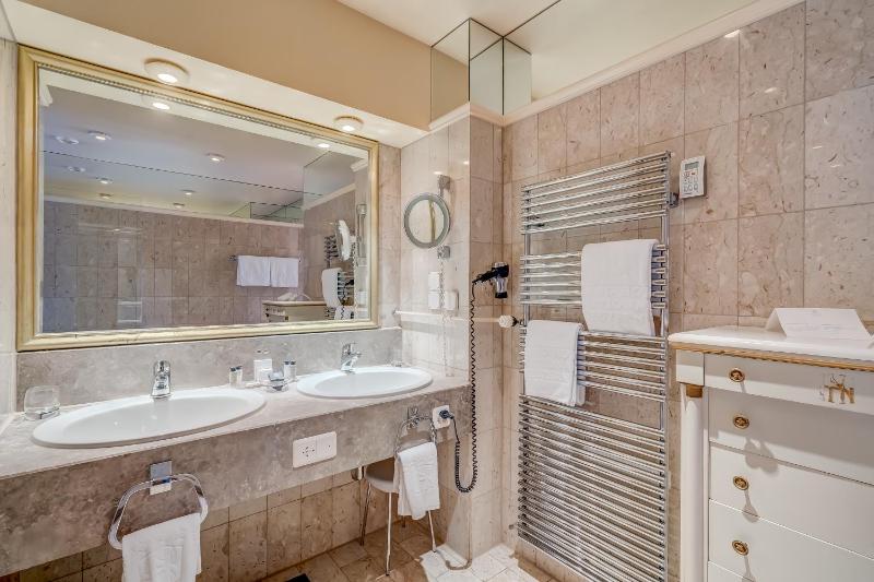 Double Room image 3