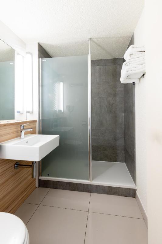 Double Room image 4