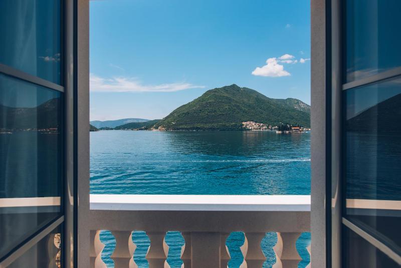 Heritage Premium Sea View Suite image 2