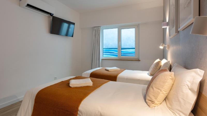 Twin Room image 2