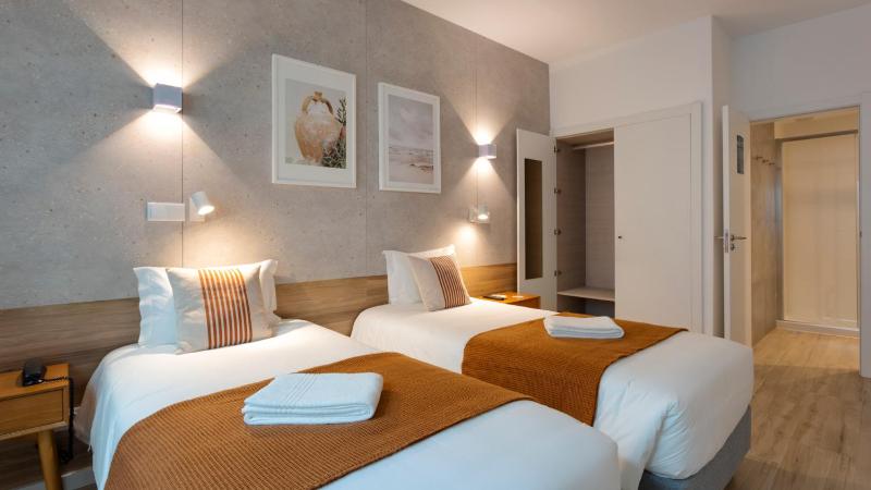 Twin Room image 4
