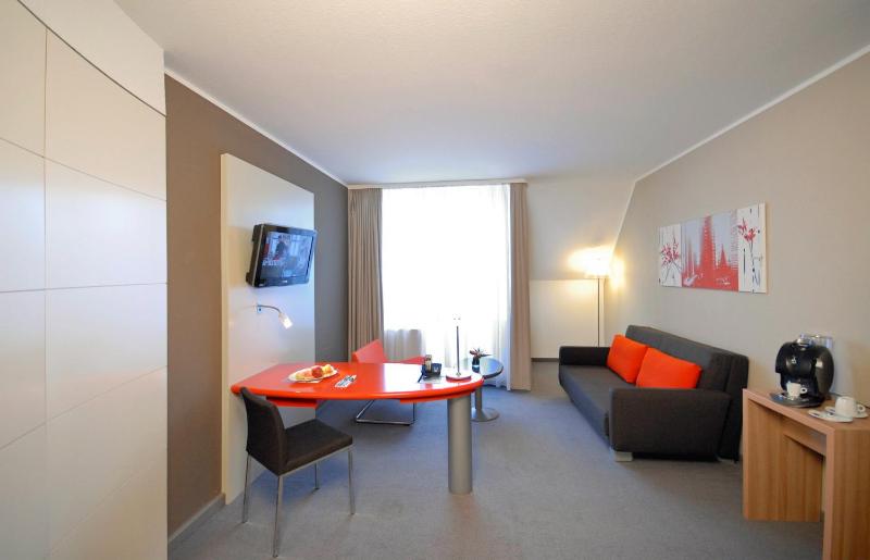 Privilege Queen Suite with Sofa Bed and Balcony image 3