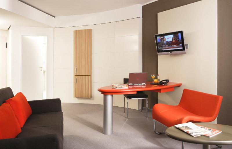 Privilege Queen Suite with Sofa Bed and Balcony image 4