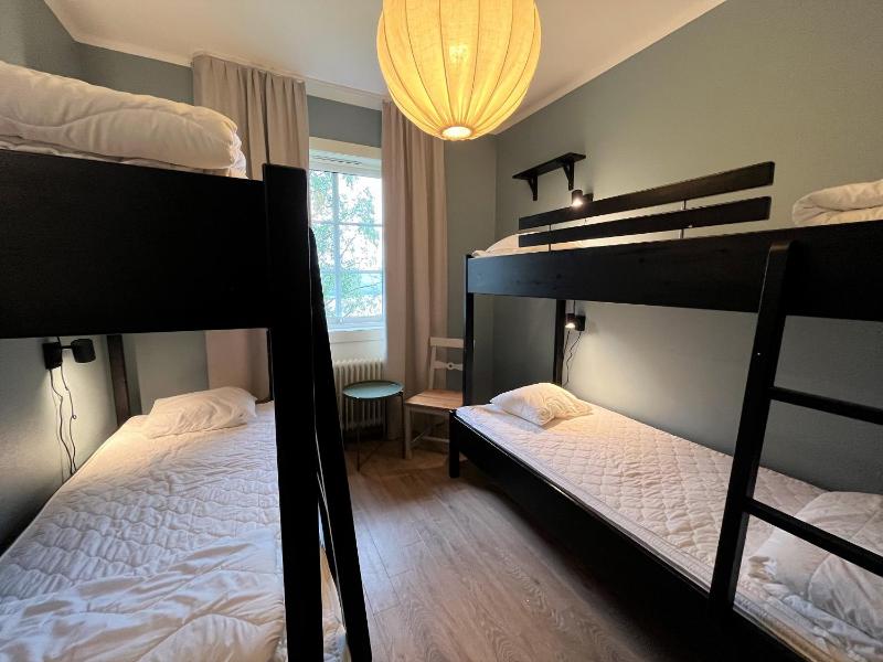 Budget Quadruple Room with Shared Bathroom image 4