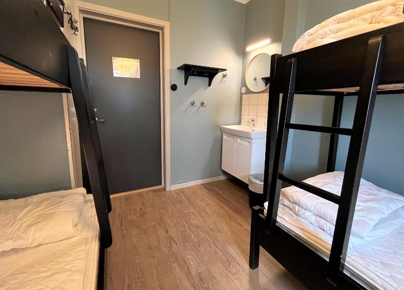 Budget Quadruple Room with Shared Bathroom image 3