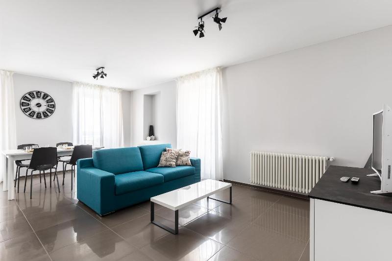 Deluxe Apartment image 1