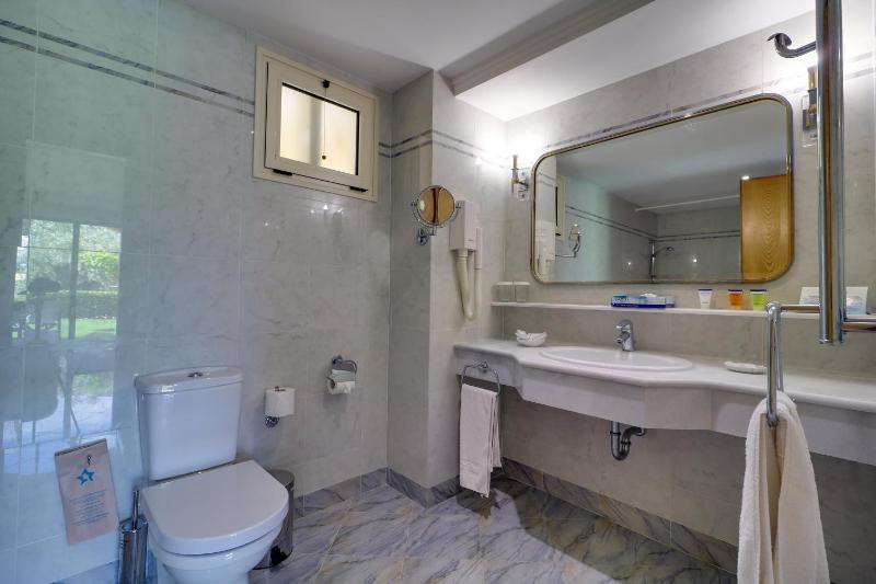 Suite with Sea View image 3