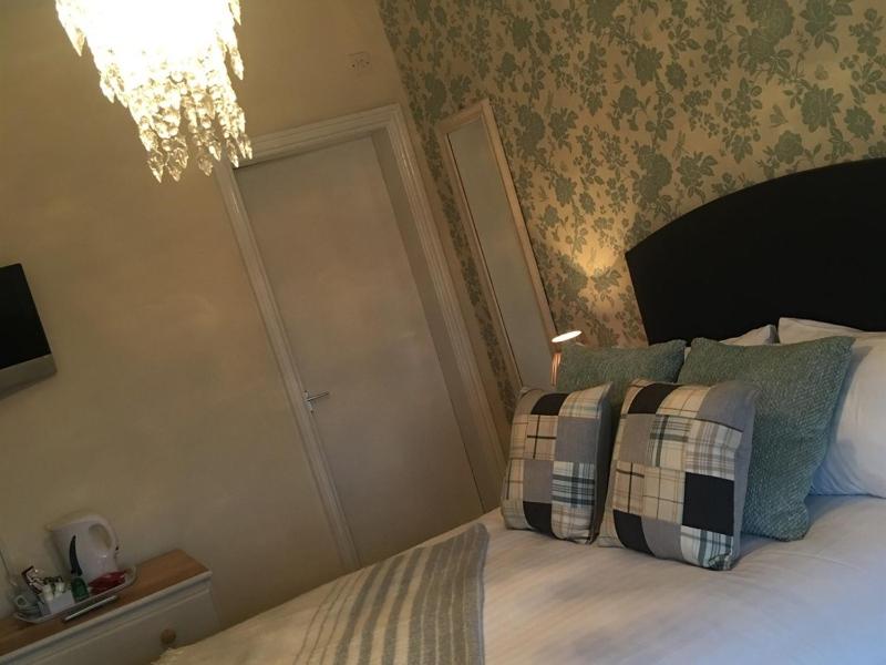 Double Room with Private Bathroom image 4