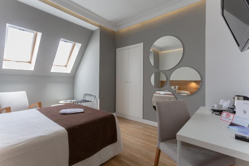 Single Room image 4