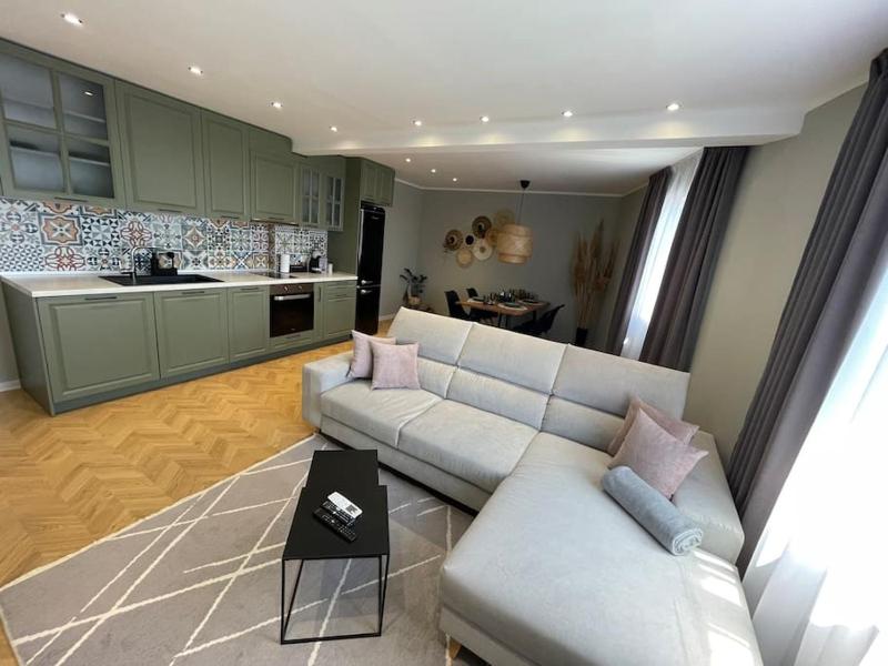 Varna Top Center Luxury Apartment - image 8