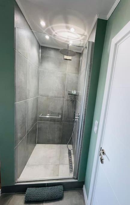 Varna Top Center Luxury Apartment - image 11