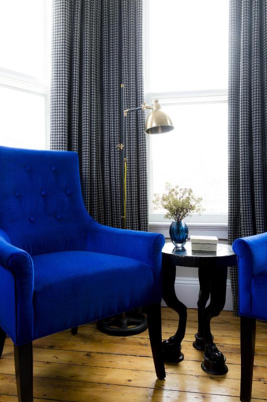 Deluxe King Room image 4