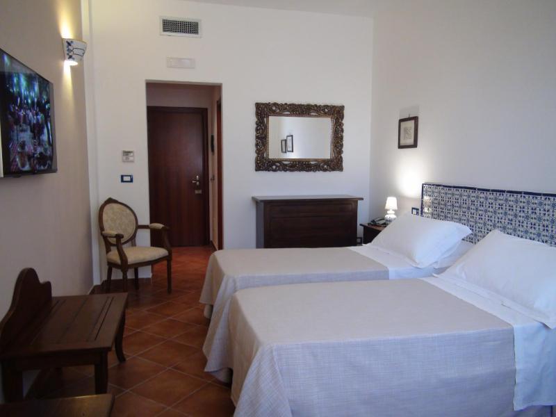 Double or Twin Room image 4