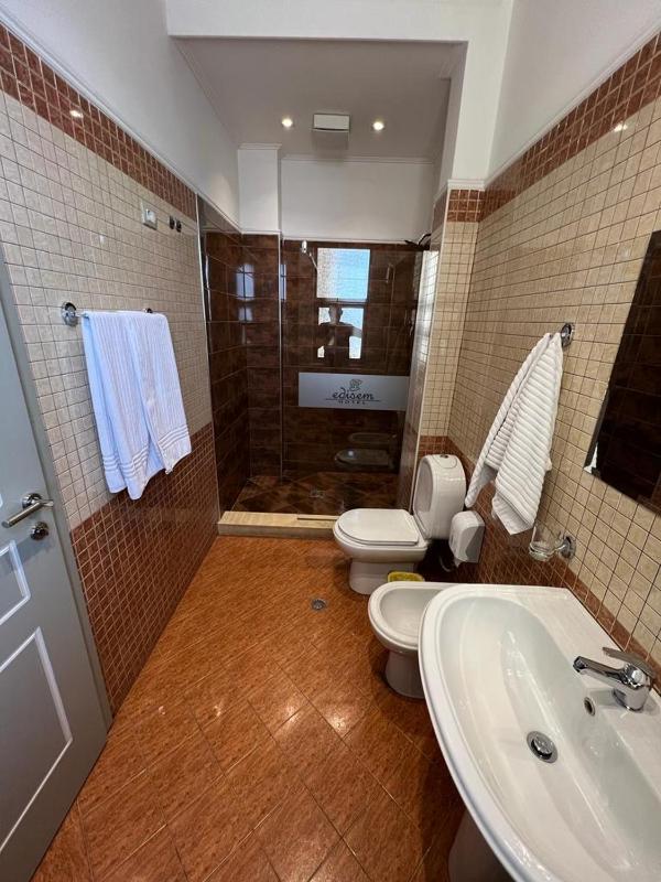 Twin Room image 1
