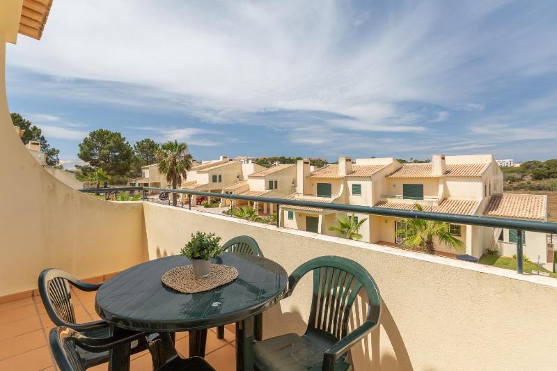 Apartment with Pool View  image 4