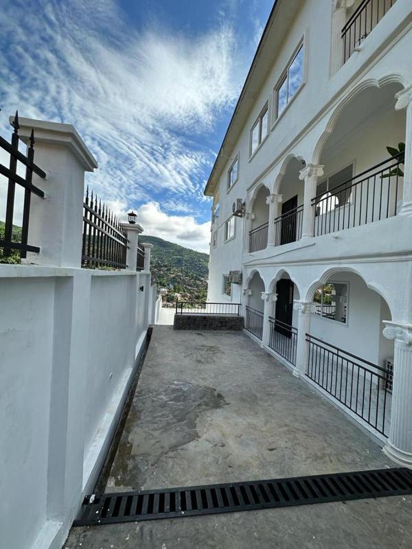 2 Bed Apartment Sleeps 4 - Jacuzzi Parking Wifi - image 13