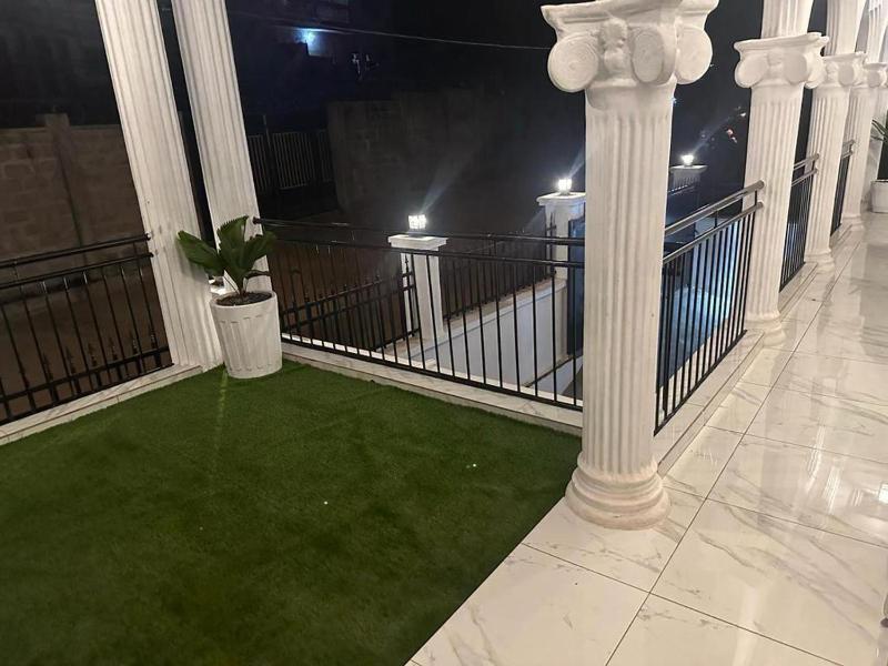 3 Bed Apartment Sleeps 6 - EnSuites Parking Wifi - image 10