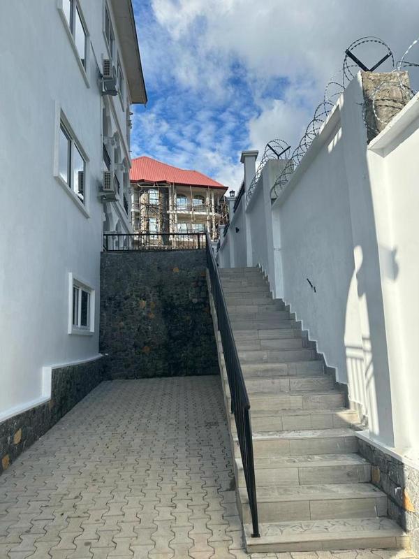 3 Bed Apartment Sleeps 6 - EnSuites Parking Wifi - image 16