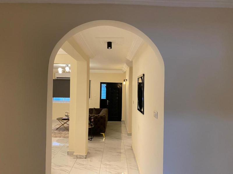 3 Bed Apartment Sleeps 6 - Parking Patio Wifi - image 9