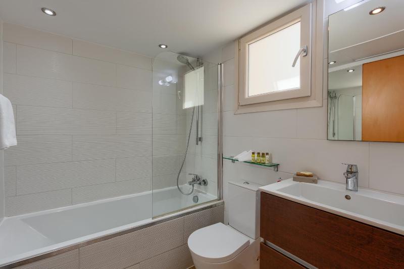 Three-Bedroom Junior Villa with Shared Pool image 2