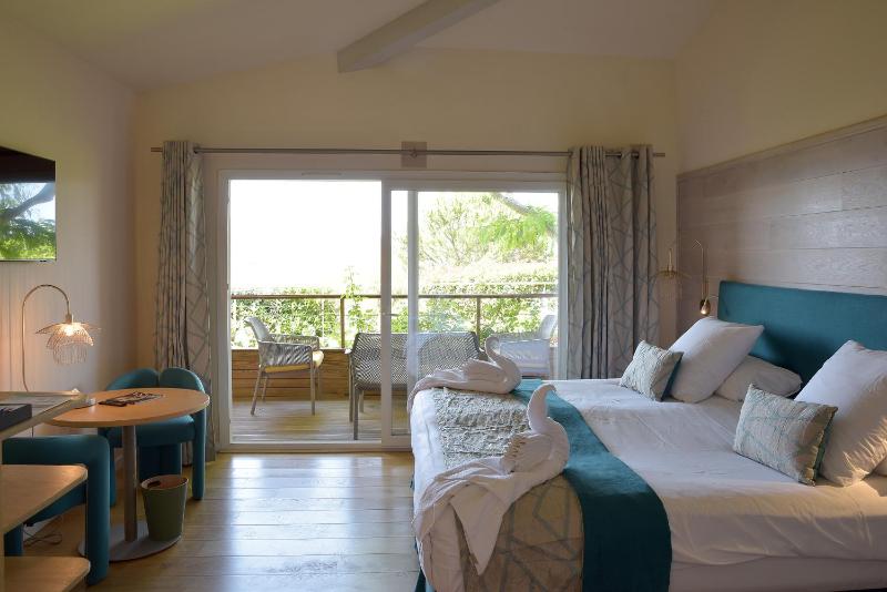 Deluxe Double Room with Sea View image 1
