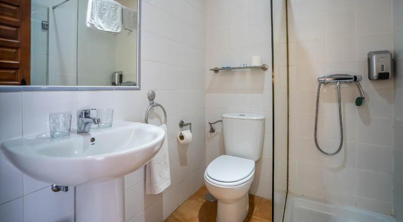 Double or Twin Room image 2