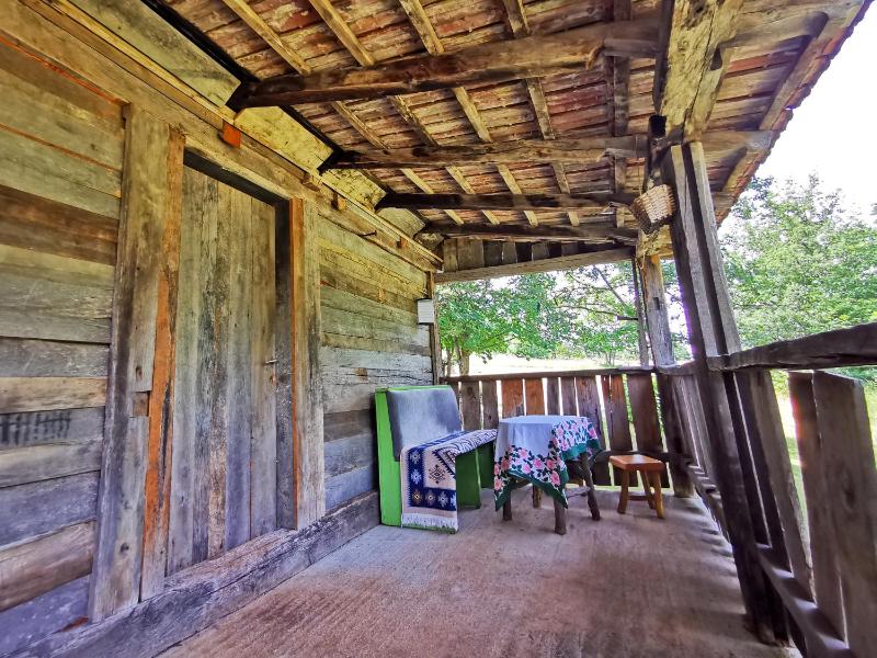 Basic Triple Room with Shared Bathroom image 4