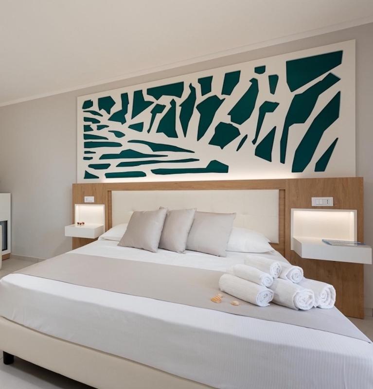 Double Room with Balcony image 1