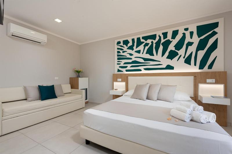Triple Room with Balcony image 1