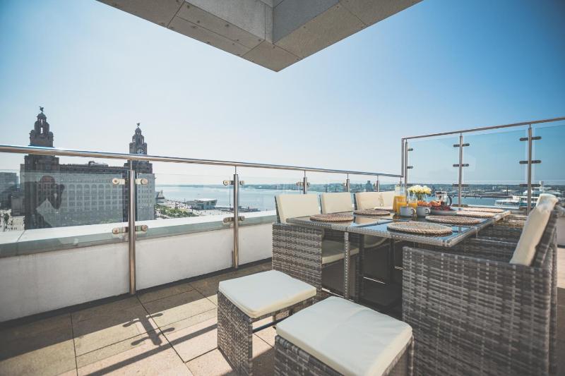 Three Bedroom Penthouse Apartment with Balcony and River View image 1
