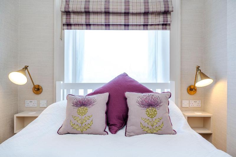 Basic Double Room image 4