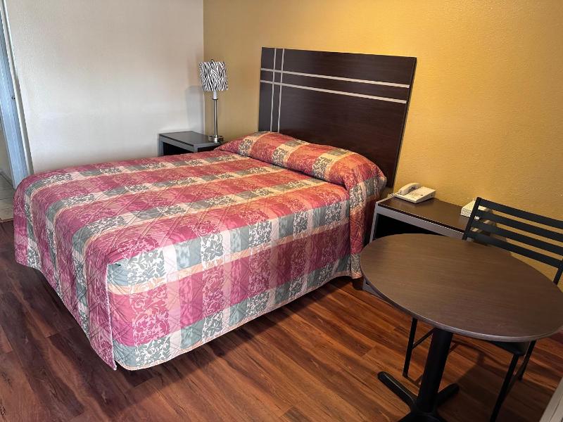 Queen Room image 1