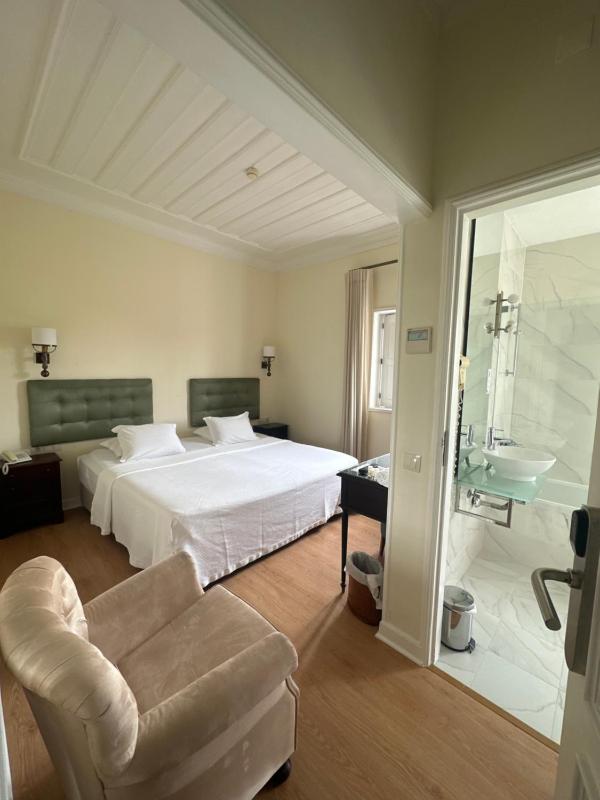 Twin Room image 1