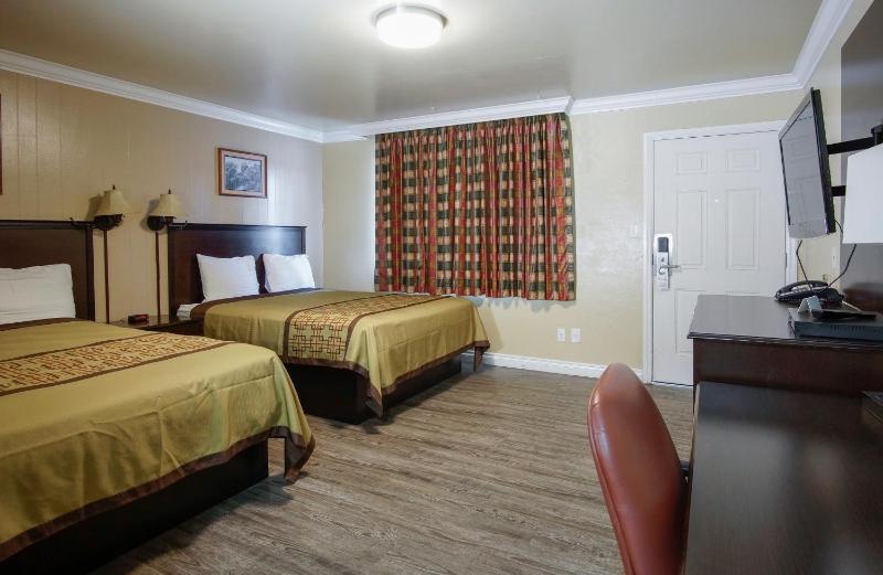 Double Room with Two Double Beds image 3
