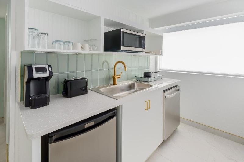 King Room with Kitchenette, Sofa Bed and Balcony image 3