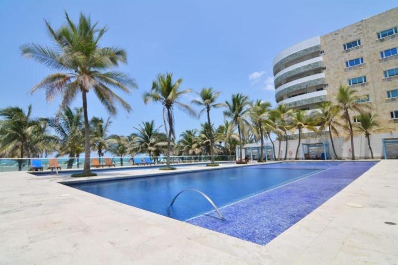 Vista directa al mar con amplia terraza y 3 habitaciones - image 11