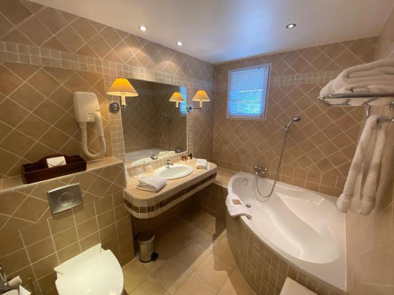 Classic Double Room image 3