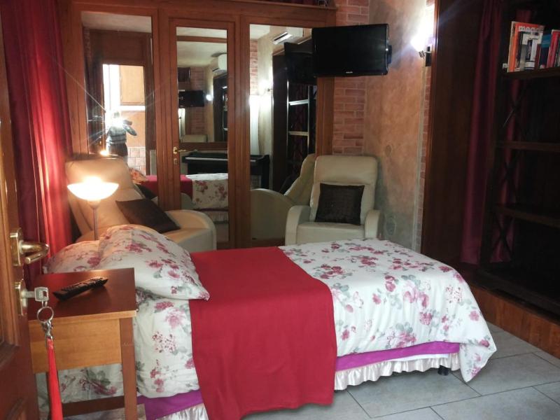 Single Room image 2