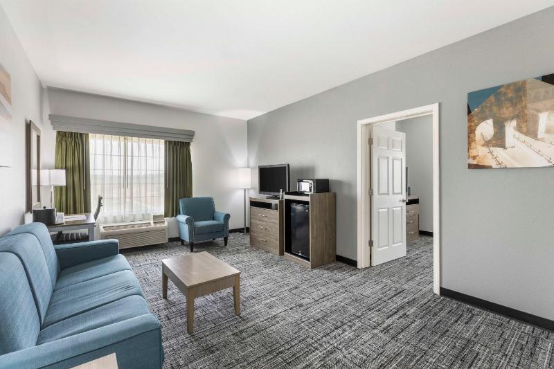 One-Bedroom King Suite with Sofa Bed - Non-Smoking image 4