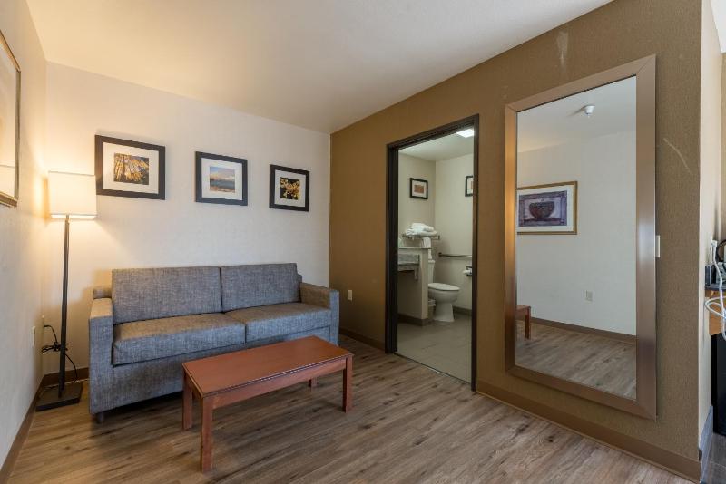 King Suite - Non-Smoking image 2